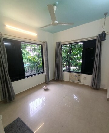 Room in 3 BHK Apartment at Palai House, Matunga – for Rent