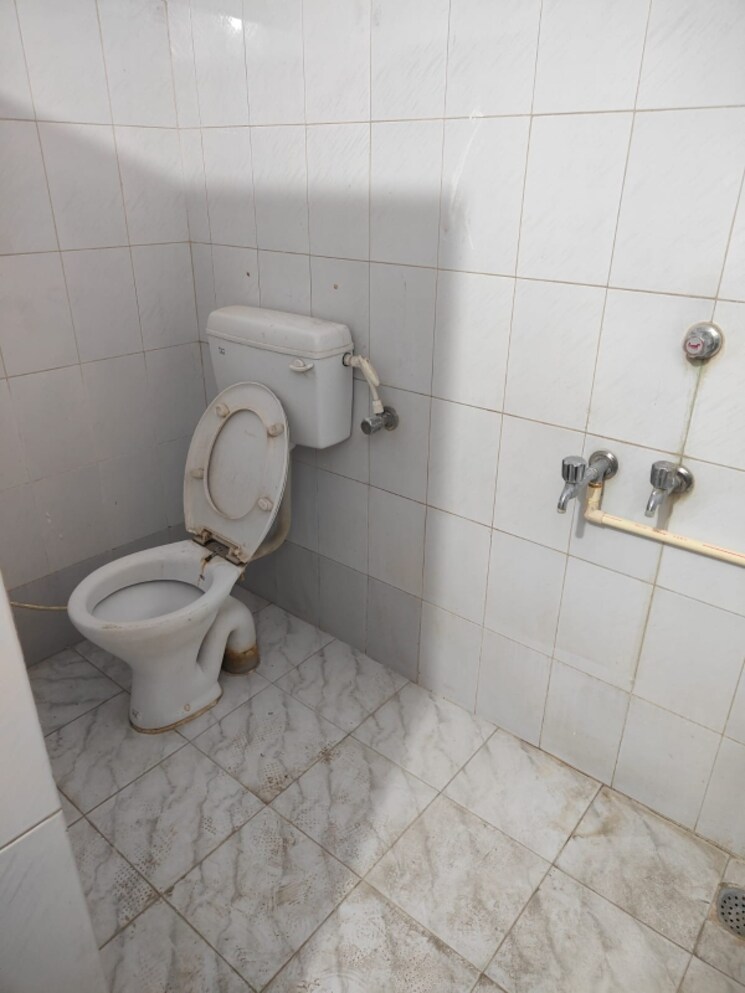 Bathroom, indira nagar 4 Bedroom 650 Sq.Ft. Independent House In Indira Nagar Lucknow 8859527