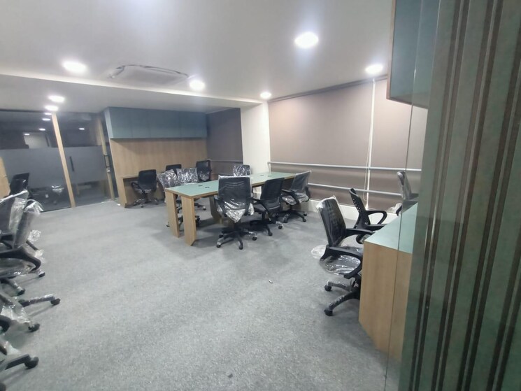  Parking, shivalik-abaise Commercial Office Space 1337 Sq.Ft. In Prahlad Nagar Ahmedabad 8859473