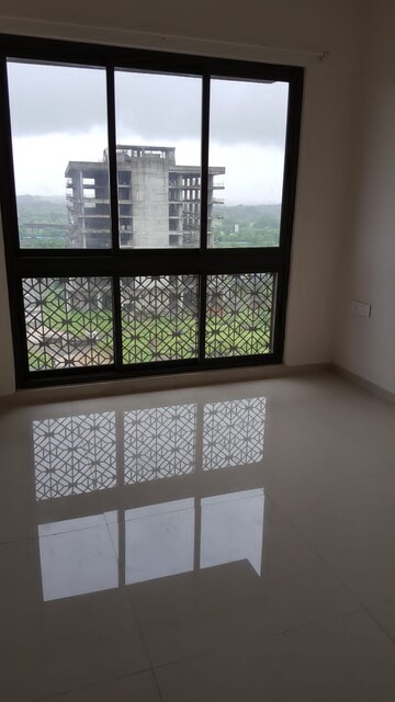Room in 2 BHK Apartment at Lodha Lakeshore Greens, Dombivli East – for Rent