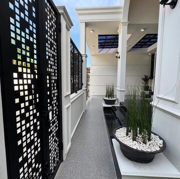 Balcony in 2 BHK Builder Floor at Sector 31 – for Rent