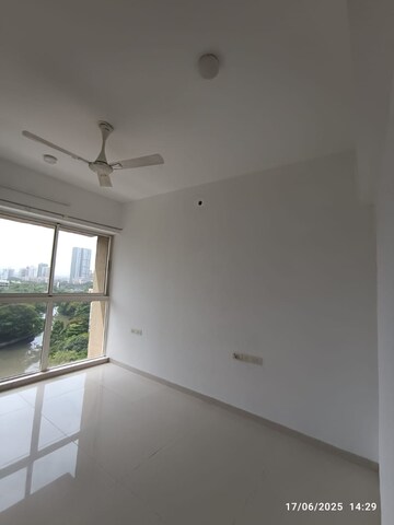 Room in 4 BHK Apartment at Runwal Elegante, Andheri West – for Rent