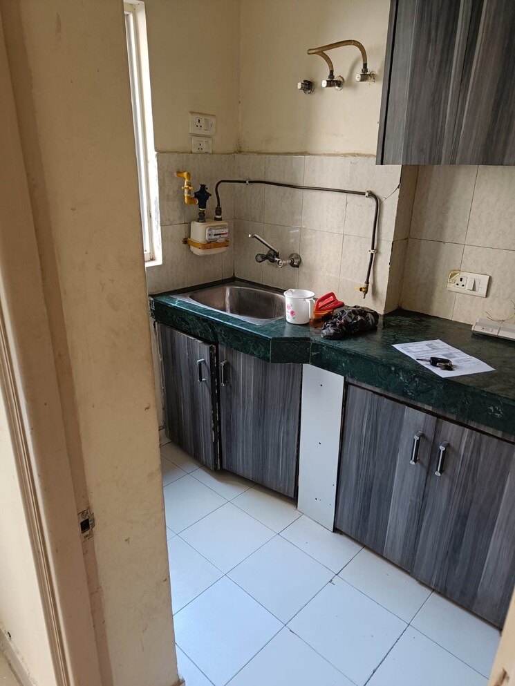 Kitchen, paras-tierea 2 Bedroom 825 Sq.Ft. Apartment In Sector 137 Noida 8859629