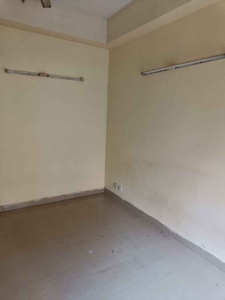 Room, paras-tierea 2 Bedroom 825 Sq.Ft. Apartment In Sector 137 Noida 8859629