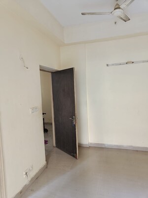 Room in 2 BHK Apartment at Paras Tierea, Sector 137 – for Sale