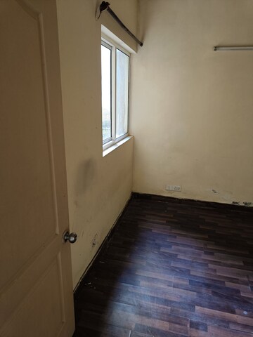 Room in 2 BHK Apartment at Paras Tierea, Sector 137 – for Sale