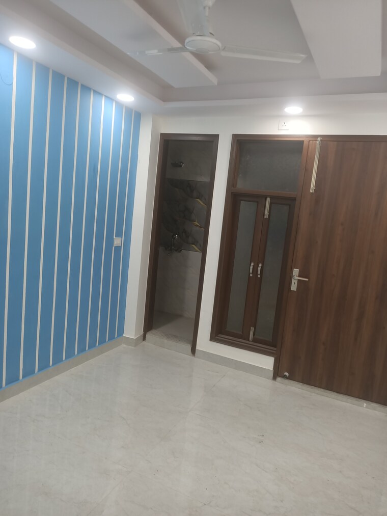 Room, tughlakabad extension 2 Bedroom 450 Sq.Ft. Builder Floor In Tughlakabad Extension Delhi 8859663