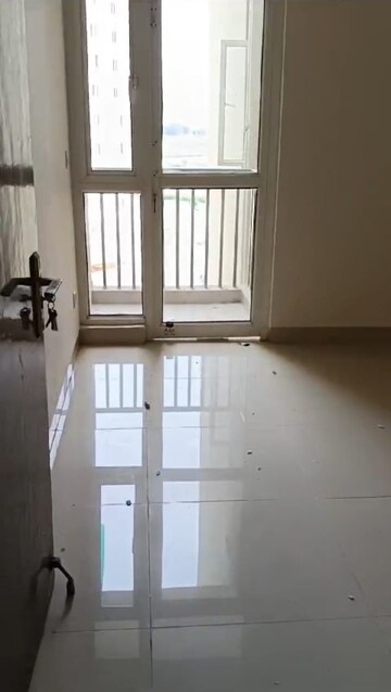 Room in 2 BHK Apartment at Wave Executive Floors, Wave City – for Rent