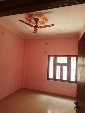 Room in 3 BHK Independent House at Krishna Nagar – for Sale