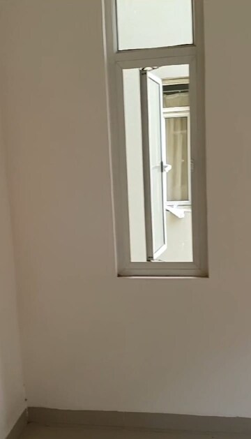 Room in 2 BHK Apartment at Wave Executive Floors, Wave City – for Rent