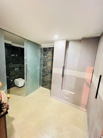 Master Bedroom in 5 BHK Builder Floor at Unitech Uniworld Resorts-The Residences, Sector 33 – for Rent