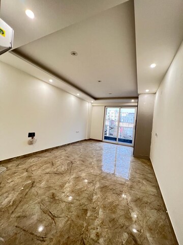 Room in 5 BHK Builder Floor at Unitech Uniworld Resorts-The Residences, Sector 33 – for Rent
