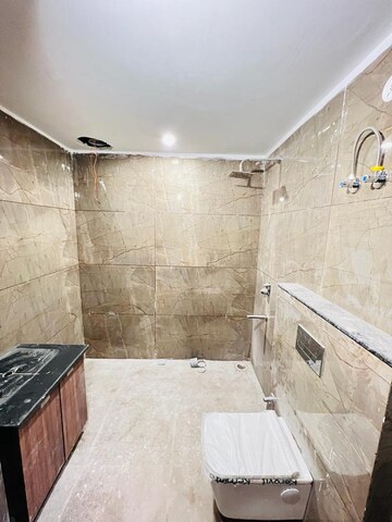 Bathroom in 5 BHK Builder Floor at Unitech Uniworld Resorts-The Residences, Sector 33 – for Rent