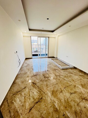 Room in 5 BHK Builder Floor at Unitech Uniworld Resorts-The Residences, Sector 33 – for Rent