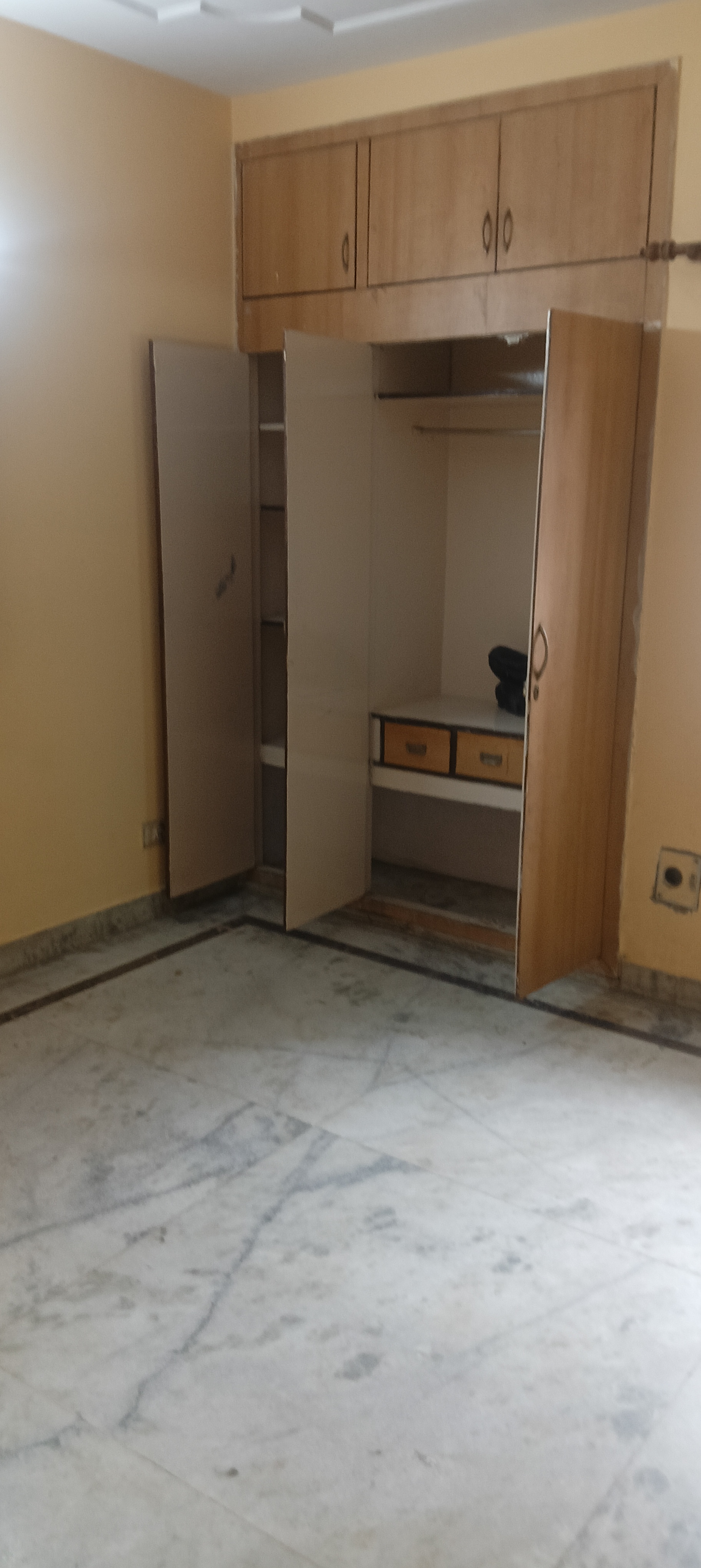 1.5 BHK + Pooja Room Builder Floor For Rent in RWA Apartments Sector 51