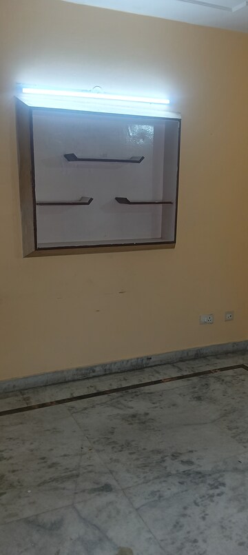 Room in 1.5 BHK Builder Floor at RWA Apartments Sector 51, Sector 51 – for Rent
