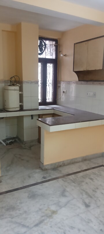 Kitchen in 1.5 BHK Builder Floor at RWA Apartments Sector 51, Sector 51 – for Rent