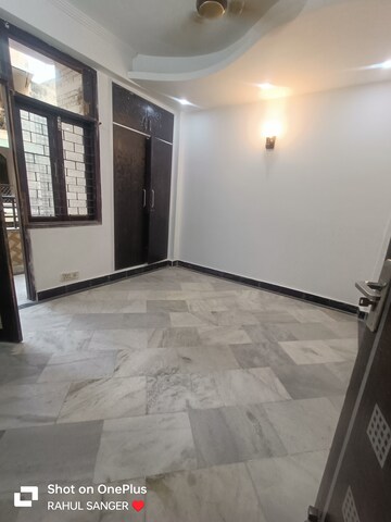 Room in 2 BHK Builder Floor at Khirki Extension – for Rent