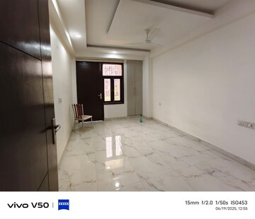 Room in 3 BHK Builder Floor at Chattarpur – for Rent