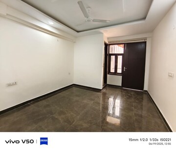 Room in 3 BHK Builder Floor at Chattarpur – for Rent