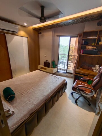 Bedroom in 2 BHK Apartment at Lodha Amara, Kolshet Road – for Rent