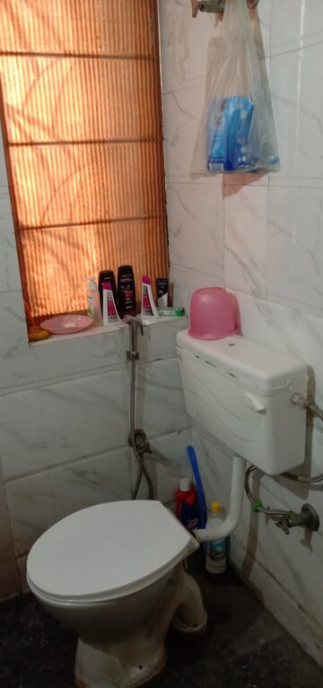 Bathroom in 4 BHK Apartment at Ansal Sushant Apartments, Sushant Lok I – for Rent