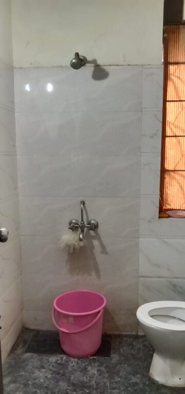 Bathroom in 4 BHK Apartment at Ansal Sushant Apartments, Sushant Lok I – for Rent