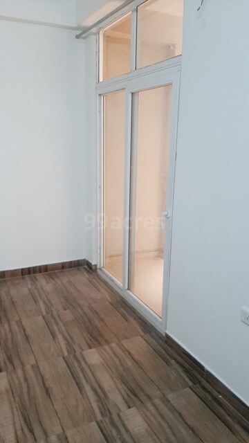 Room in 2 BHK Apartment at Quantum Homes, Raj Nagar Extension – for Sale