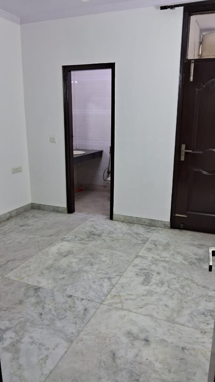 Room, dayanand colony 2 Bedroom 900 Sq.Ft. Builder Floor In Dayanand Colony Delhi 8859819