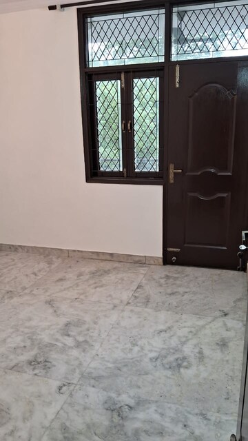 Room in 2 BHK Builder Floor at Dayanand Colony – for Rent