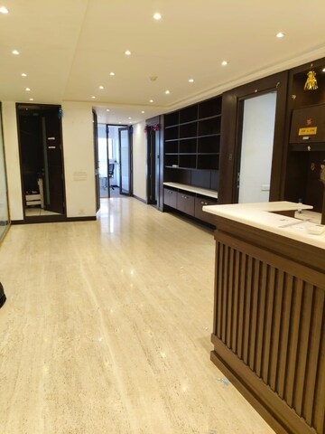 Room in  Office Space at Nirmal Building, Nariman Point – for Rent