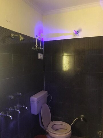 Furnished Amenities in 2 BHK Builder Floor at Subhash Nagar – for Rent