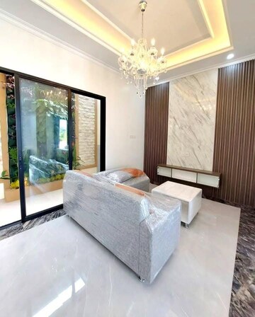 Living Room in 3.5 BHK Builder Floor at Sector 30 – for Rent