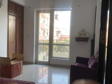 Furnished Amenities in 3 BHK Apartment at JMD Gardens, Sector 33 – for Sale