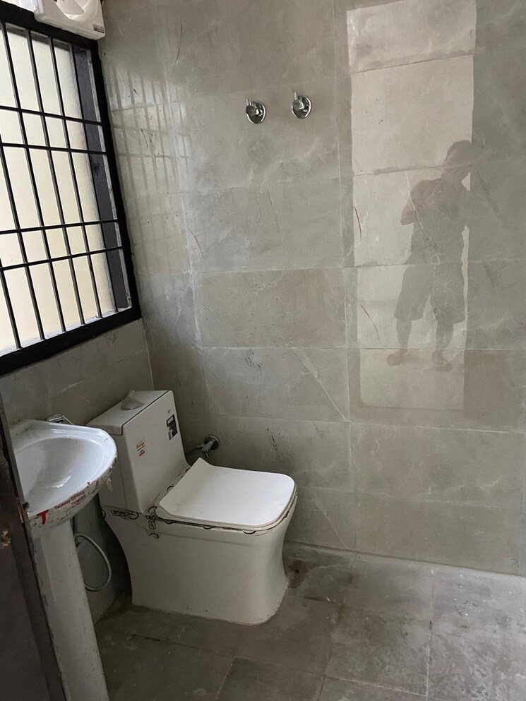 Bathroom, chattarpur 3 Bedroom 1125 Sq.Ft. Builder Floor In Chattarpur Delhi 8860048