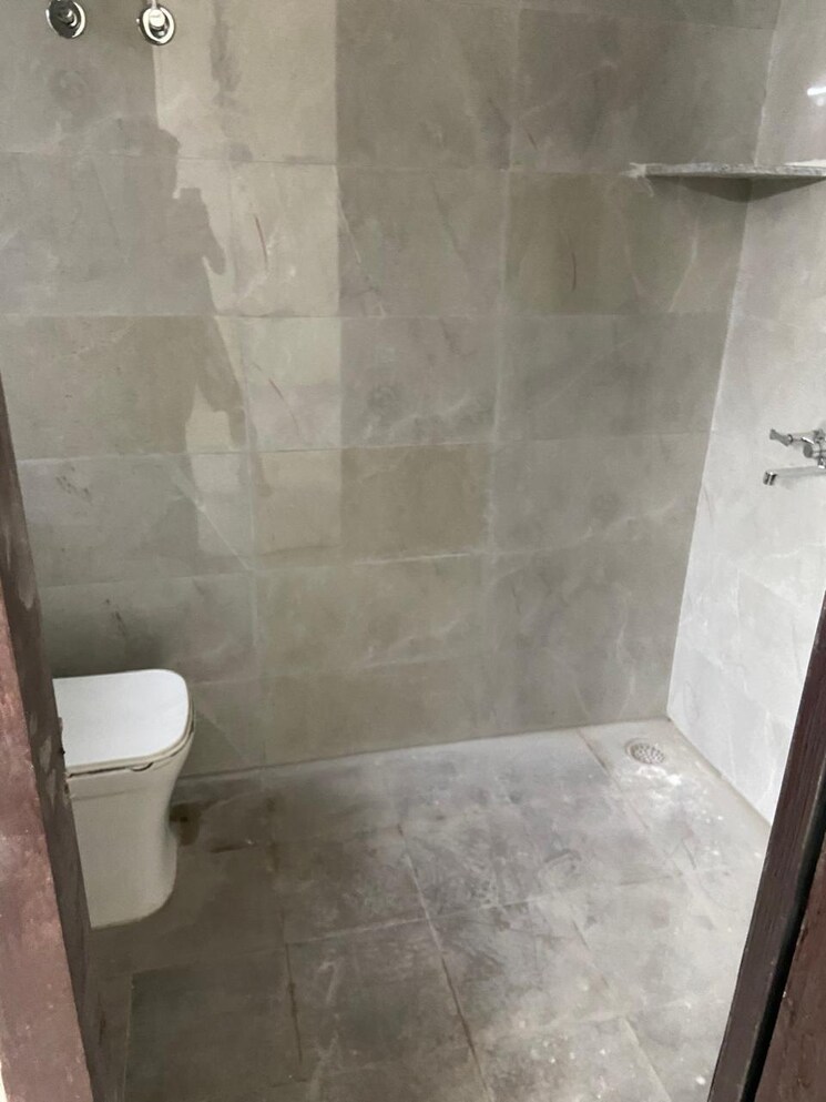 Bathroom, chattarpur 3 Bedroom 1125 Sq.Ft. Builder Floor In Chattarpur Delhi 8860048