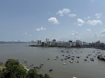 Plot Area in 2 BHK Apartment at Sea Lord, Cuffe Parade – for Sale