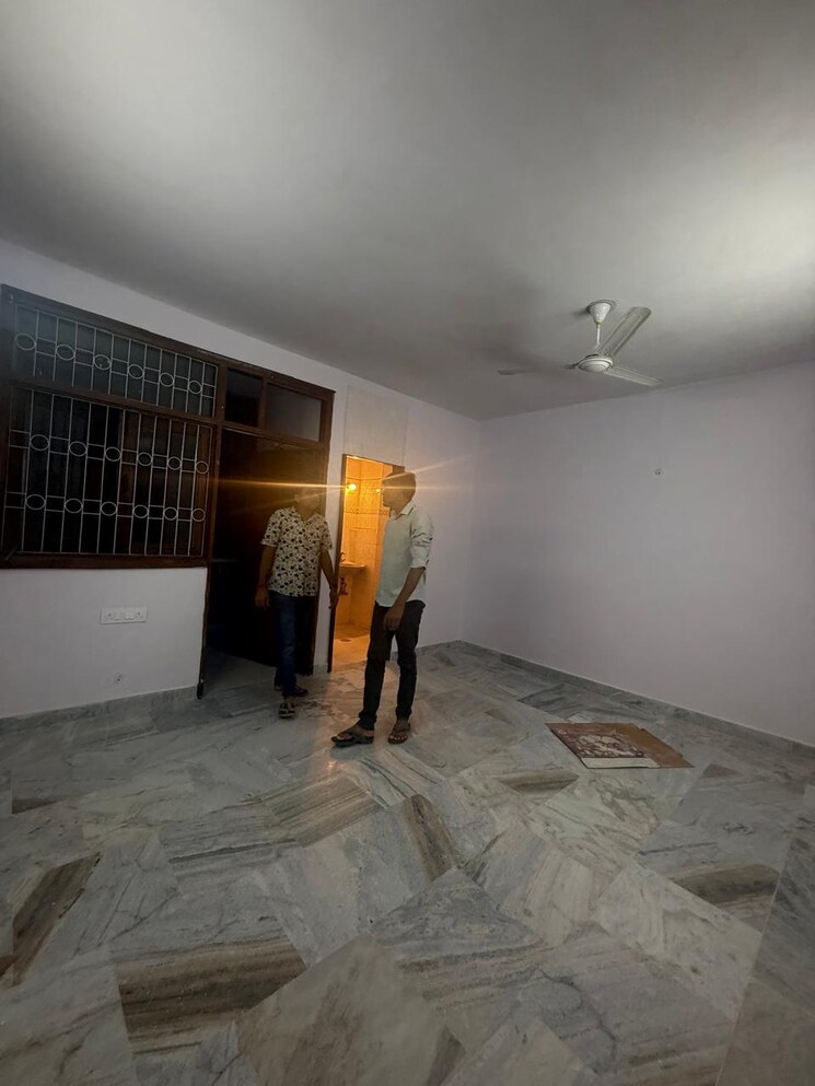 Room, kalkaji 2 Bedroom 1000 Sq.Ft. Builder Floor In Kalkaji Delhi 8860136