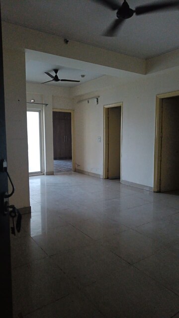 Room in 3 BHK Apartment at Mahagun Mywoods, Sector 16c Greater Noida – for Rent