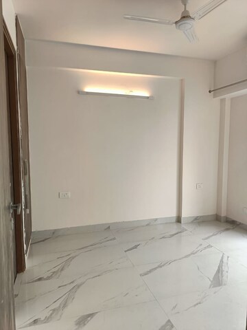 Room in 3 BHK Builder Floor at Smart World Gems, Sector 89 – for Sale