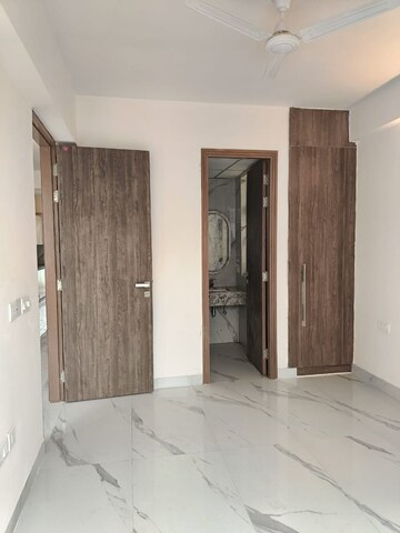 Room in 3 BHK Builder Floor at Smart World Gems, Sector 89 – for Sale