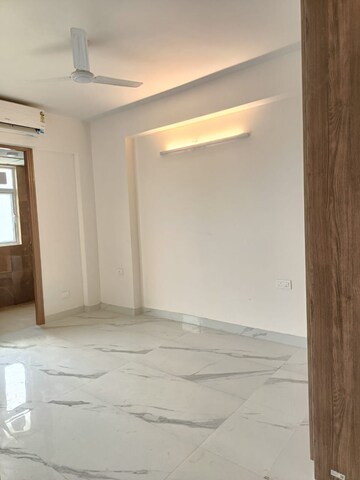 Room in 3 BHK Builder Floor at Smart World Gems, Sector 89 – for Sale