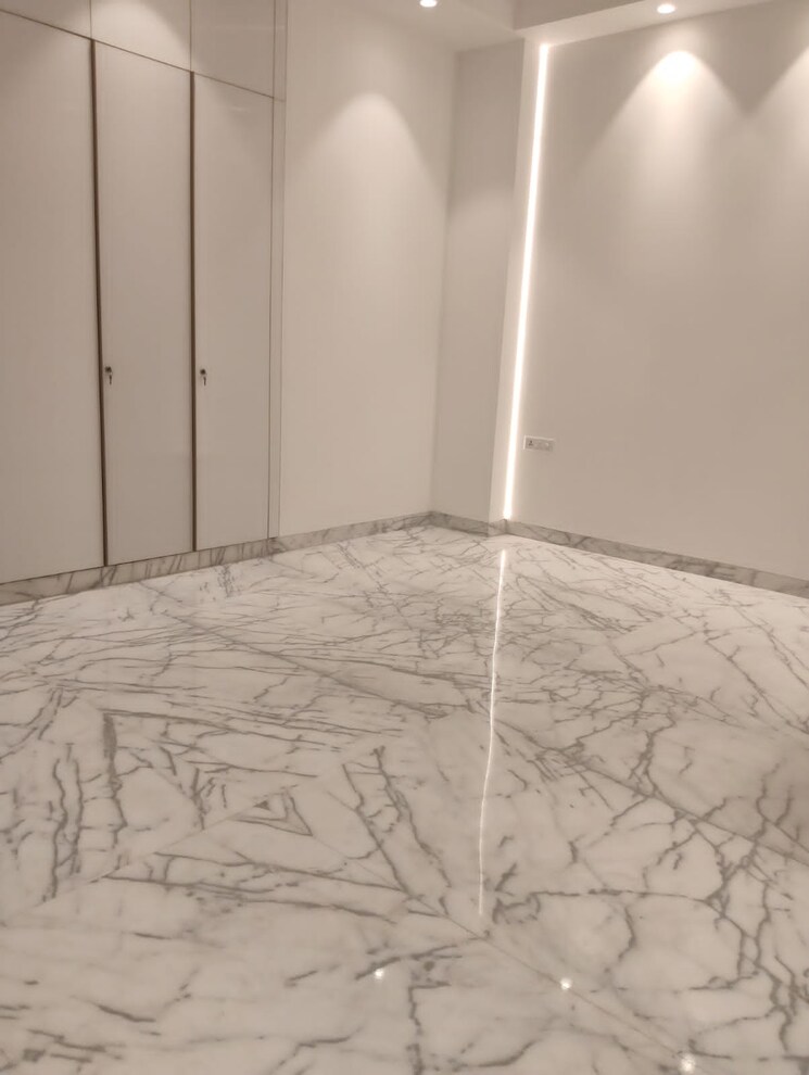 Room, greater kailash ii 4 Bedroom 3000 Sq.Ft. Builder Floor In Greater Kailash ii Delhi 8860176