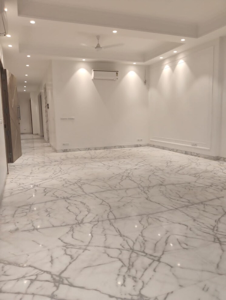 Room, greater kailash ii 4 Bedroom 3000 Sq.Ft. Builder Floor In Greater Kailash ii Delhi 8860176