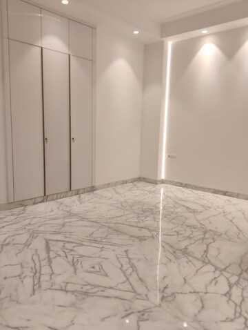 Room in 4 BHK Builder Floor at Greater Kailash ii – for Rent