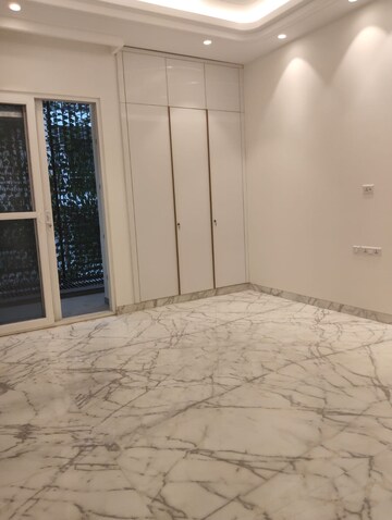 Room in 4 BHK Builder Floor at Greater Kailash ii – for Rent