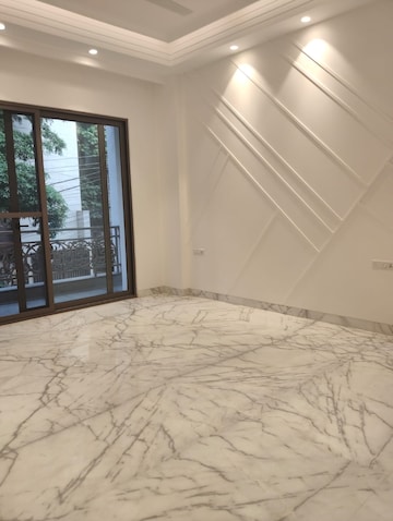 Room in 4 BHK Builder Floor at Greater Kailash ii – for Rent