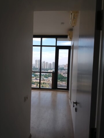 Room in 4 BHK Apartment at Ireo Skyon, Sector 60 – for Sale