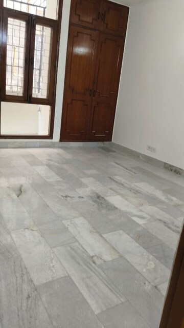 Room in 2 BHK Builder Floor at Chittaranjan Park – for Sale