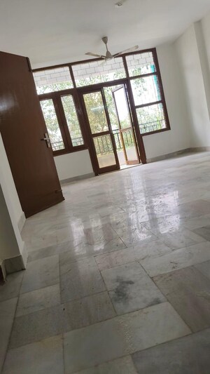 Room in 2 BHK Builder Floor at Chittaranjan Park – for Sale